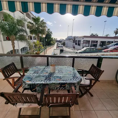 Arkadia 2 Guests - Pool - Balcony - 12min 아파트
